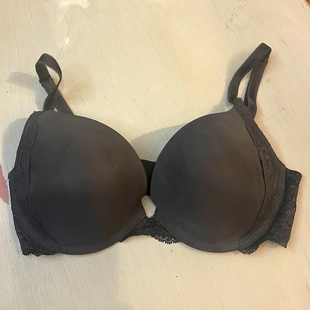 Everyday Smooth Lace-Trim Black T-Shirt Bra